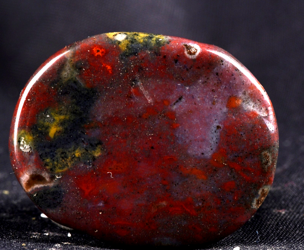 Blood stone    energy and strength ,constant energy flows    grounding 8240
