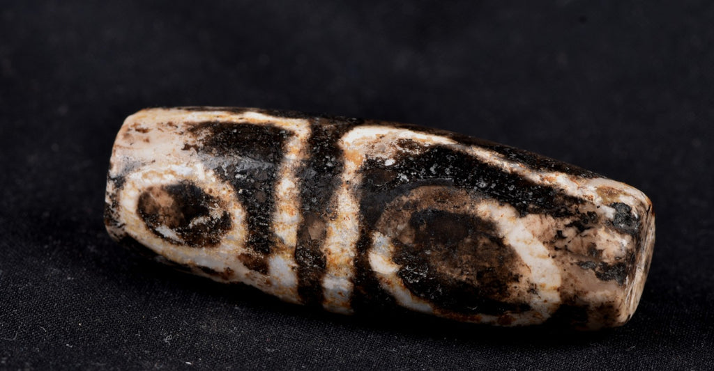 Mystic old pumtek  dzi/bhaisajyaguru/ ''evil eye'  bead with  reach patina #7805