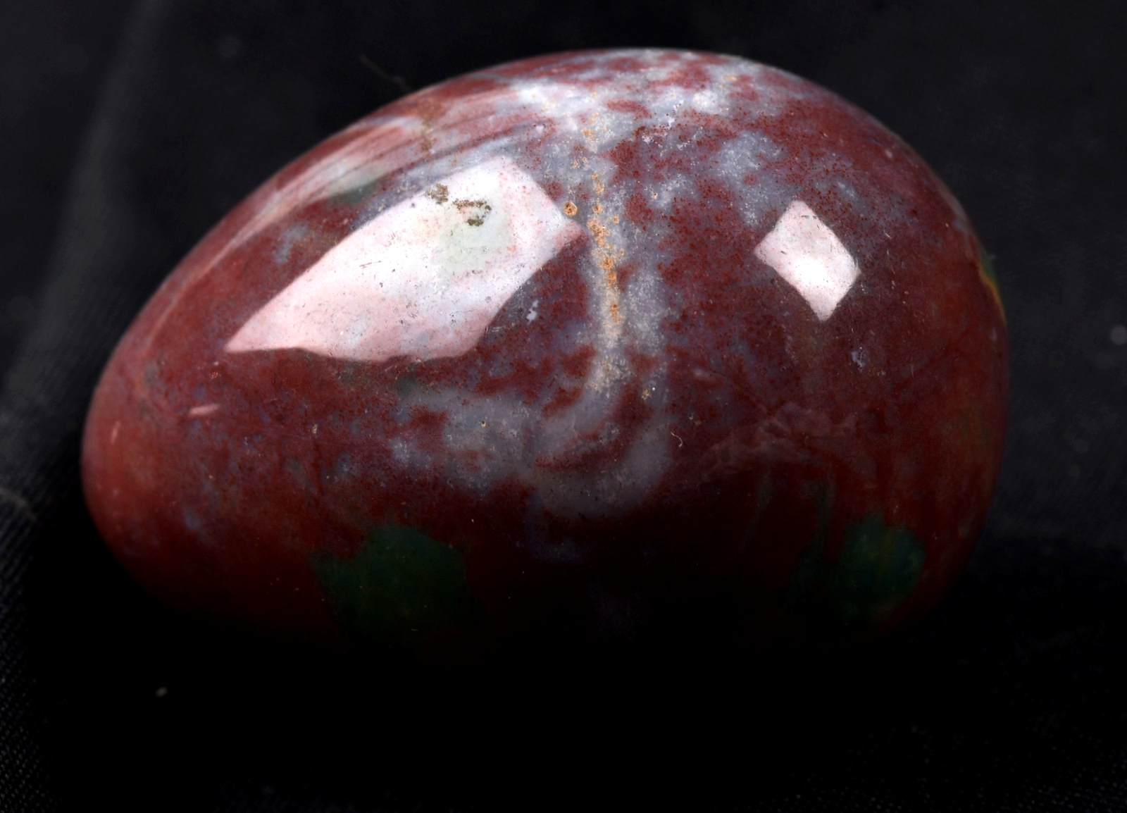 Blood stone  egg  energy and strength ,constant energy flows    grounding 8201
