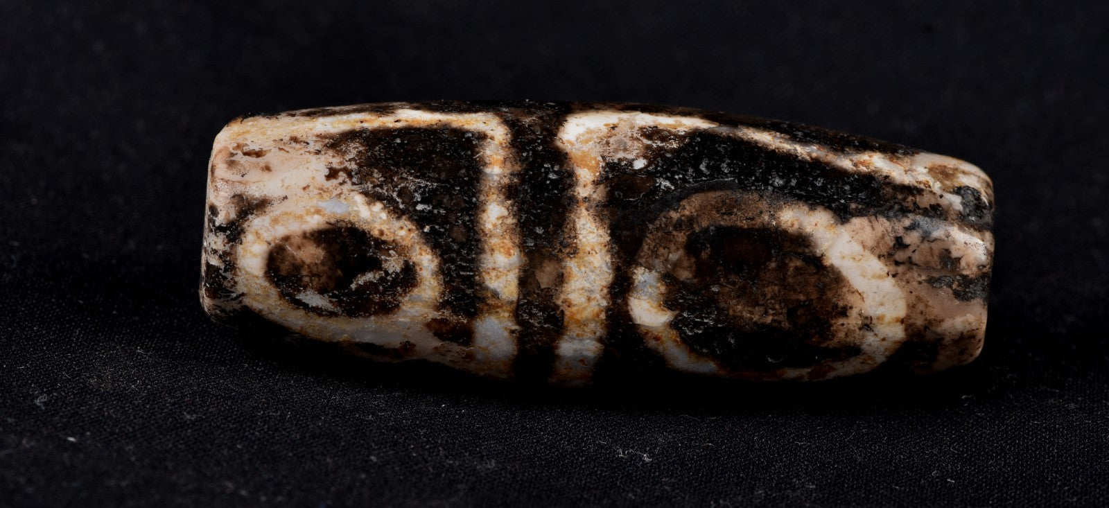 Mystic old pumtek  dzi/bhaisajyaguru/ ''evil eye'  bead with  reach patina #7805