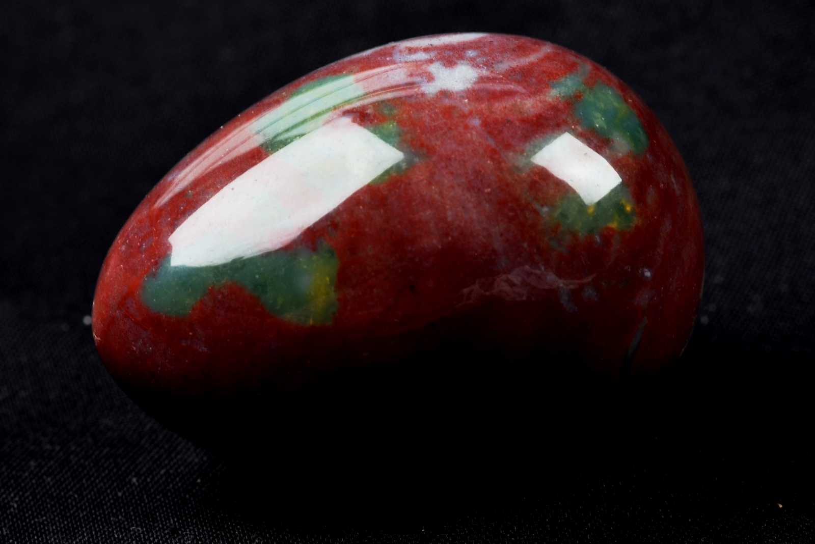 Blood stone  egg  energy and strength ,constant energy flows    grounding 8201