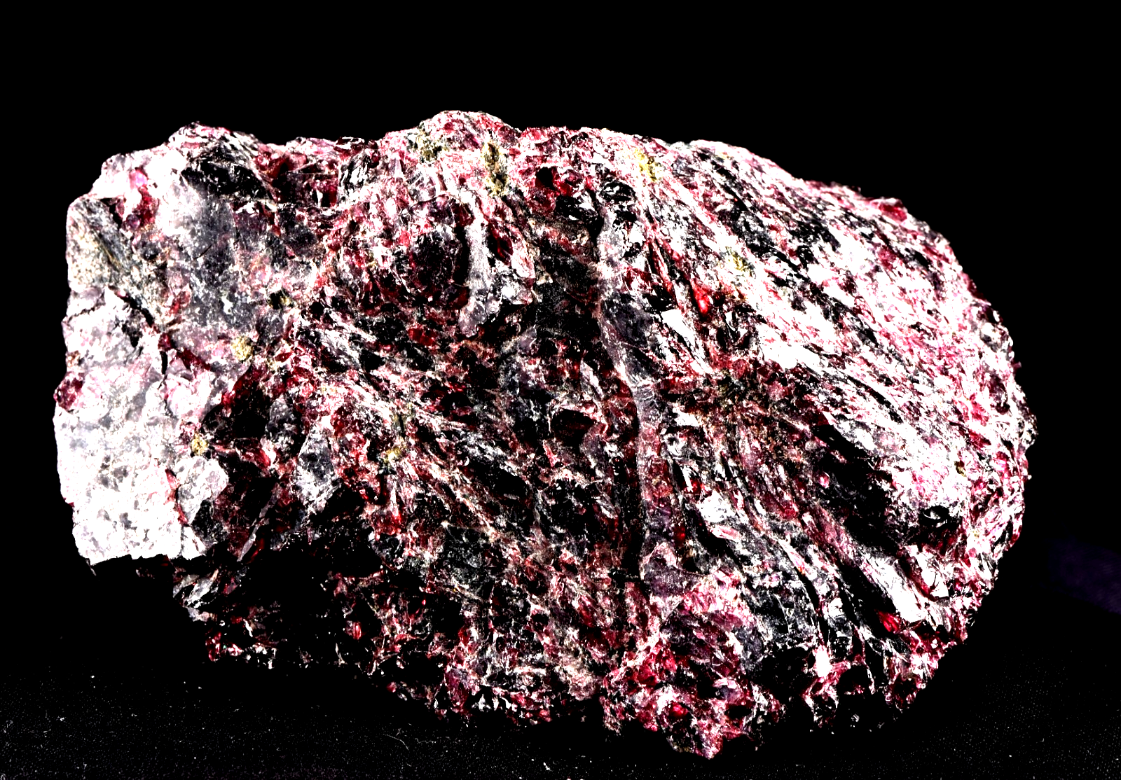 Garnet natural  juicy gem free form  passion courage shaman 8001
