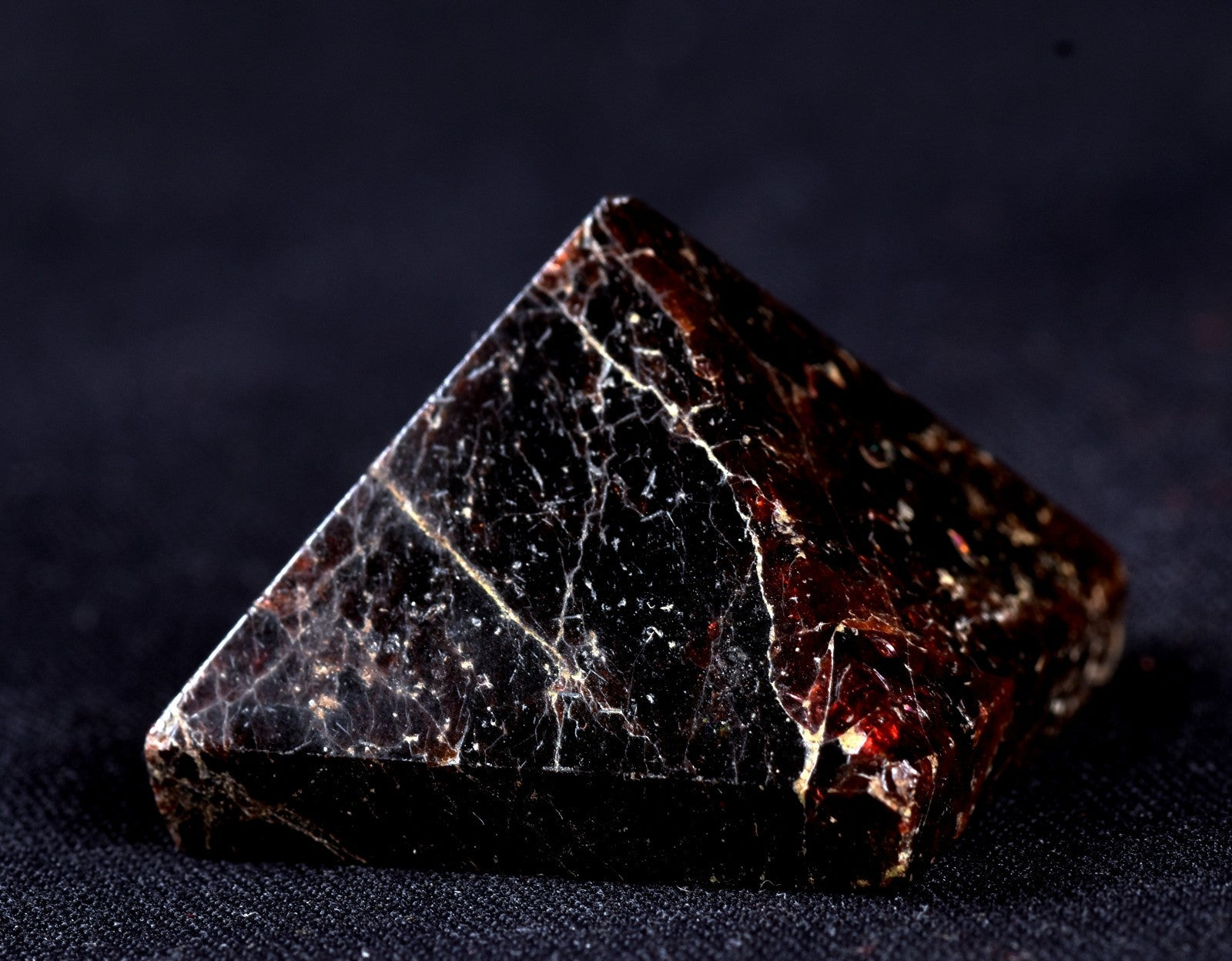 Garnet natural  juicy gem tiny  pyramid  passion courage shaman 7948