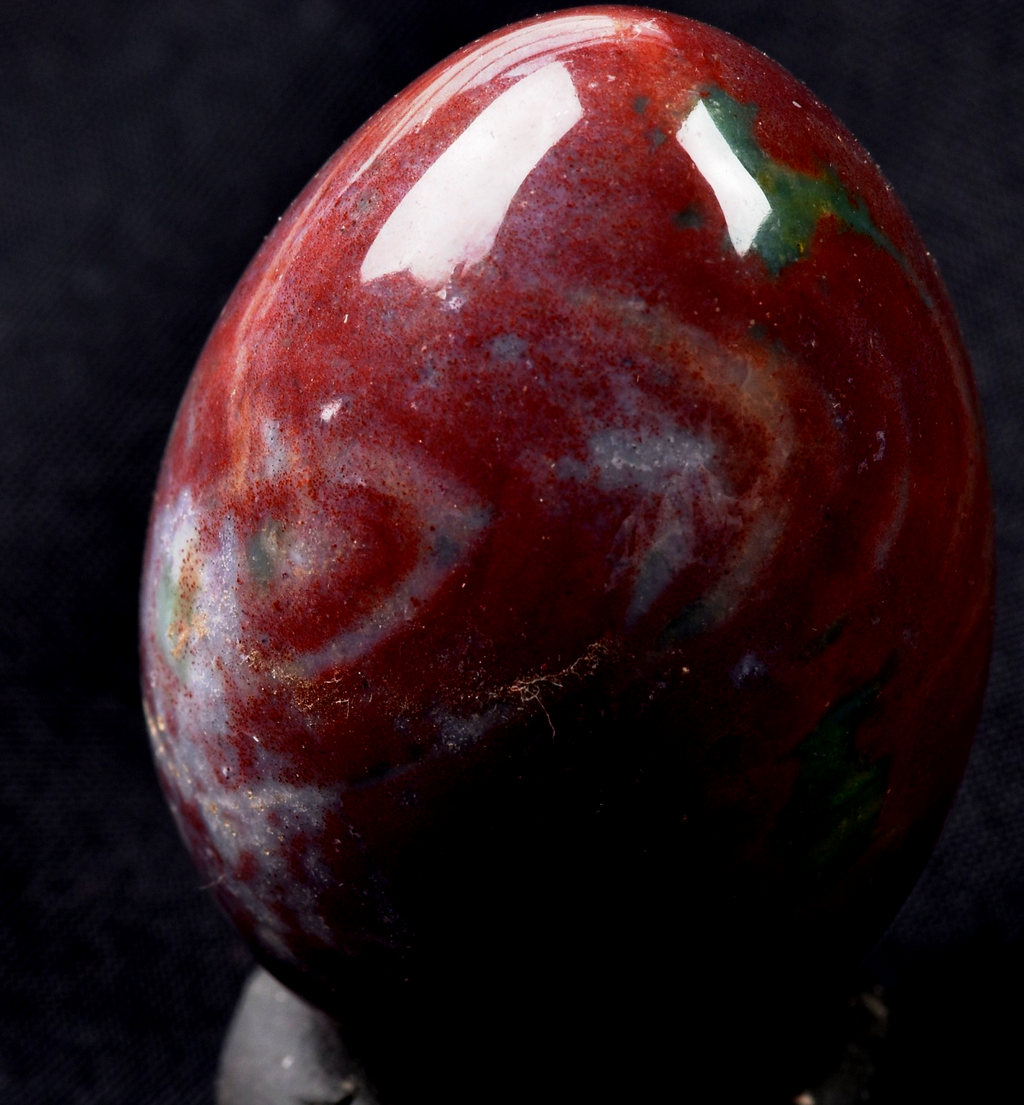 Blood stone  egg  energy and strength ,constant energy flows    grounding 8201