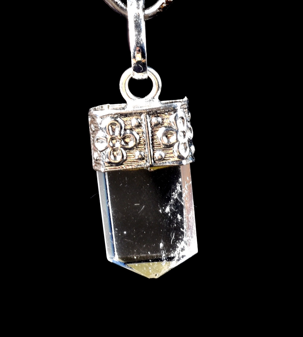 Satyaloka satyamani region  quartz   pendant  synergy 12 crystal #8133