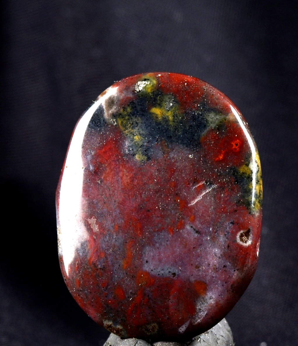 Blood stone    energy and strength ,constant energy flows    grounding 8240