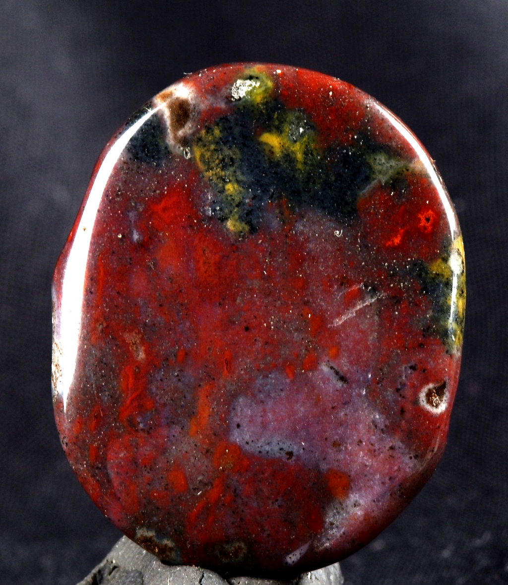 Blood stone    energy and strength ,constant energy flows    grounding 8240