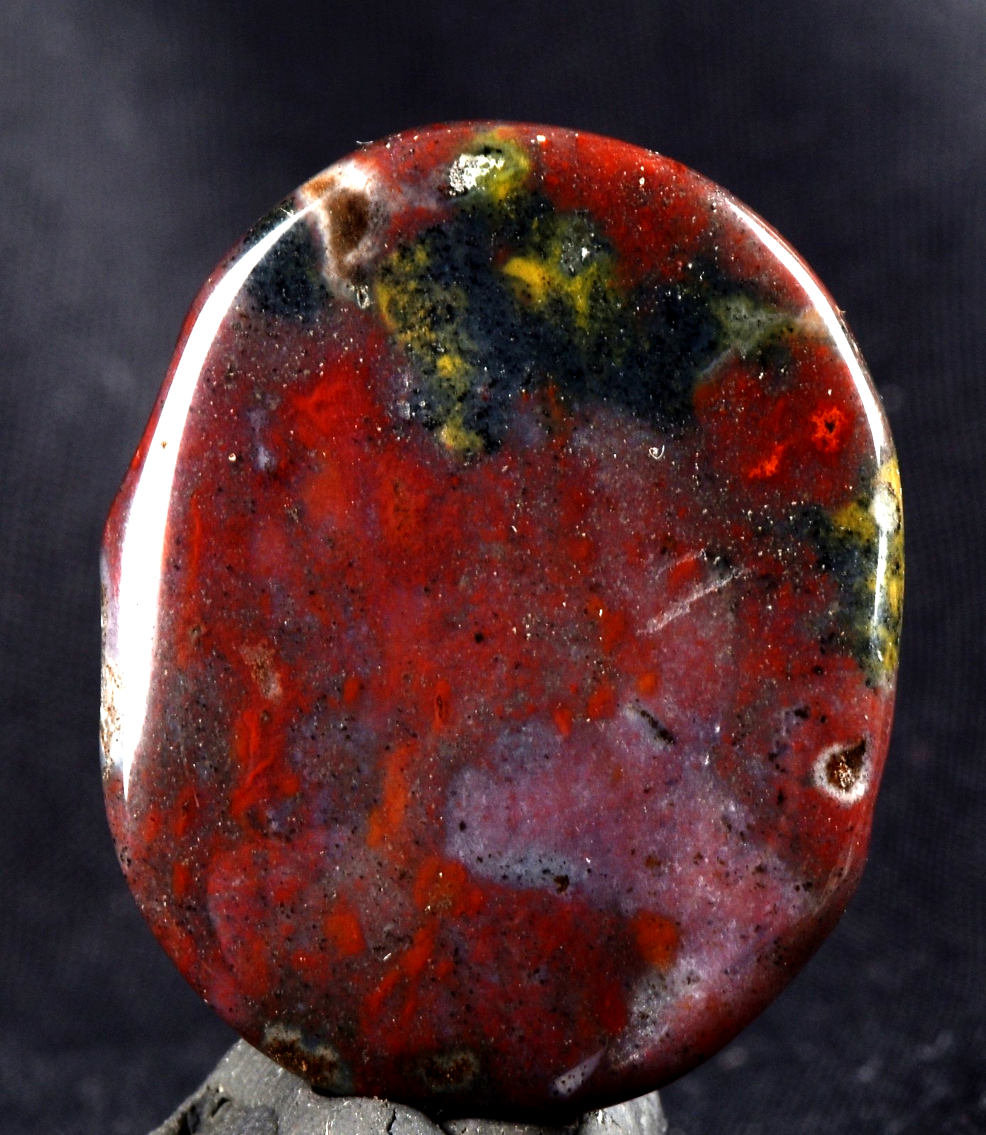 Blood stone    energy and strength ,constant energy flows    grounding 8240