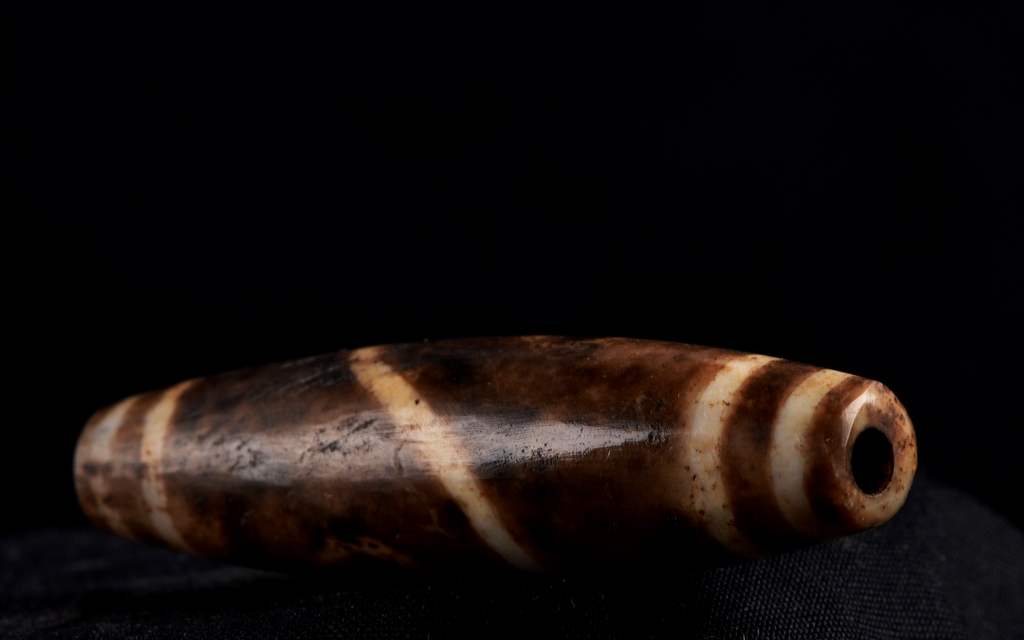 Mystic old pumtek  dzi/bhaisajyaguru/ ''evil eye'  bead with  reach patina #8105