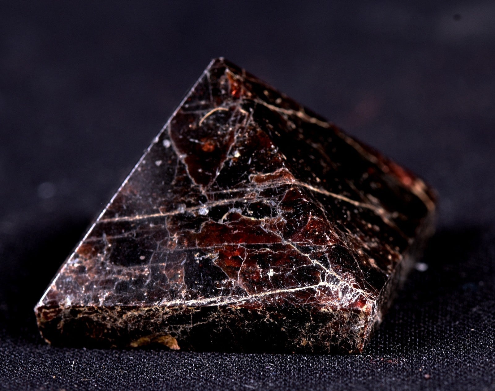Garnet natural  juicy gem tiny  pyramid  passion courage shaman 7948