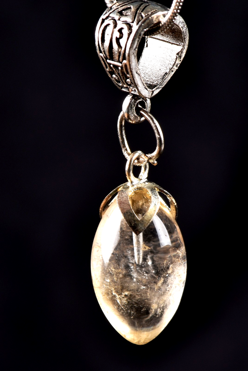 satyaloka    scrying  tiny lingam +chain meditatio fairies  # 7831