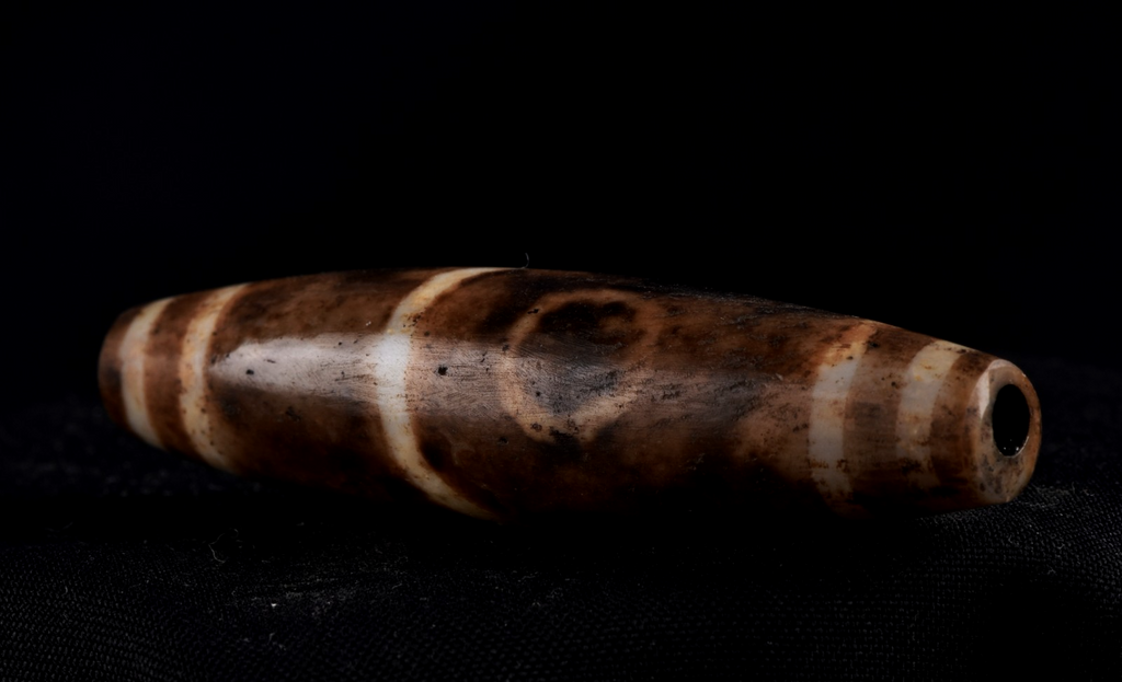 Mystic old pumtek  dzi/bhaisajyaguru/ ''evil eye'  bead with  reach patina #8105