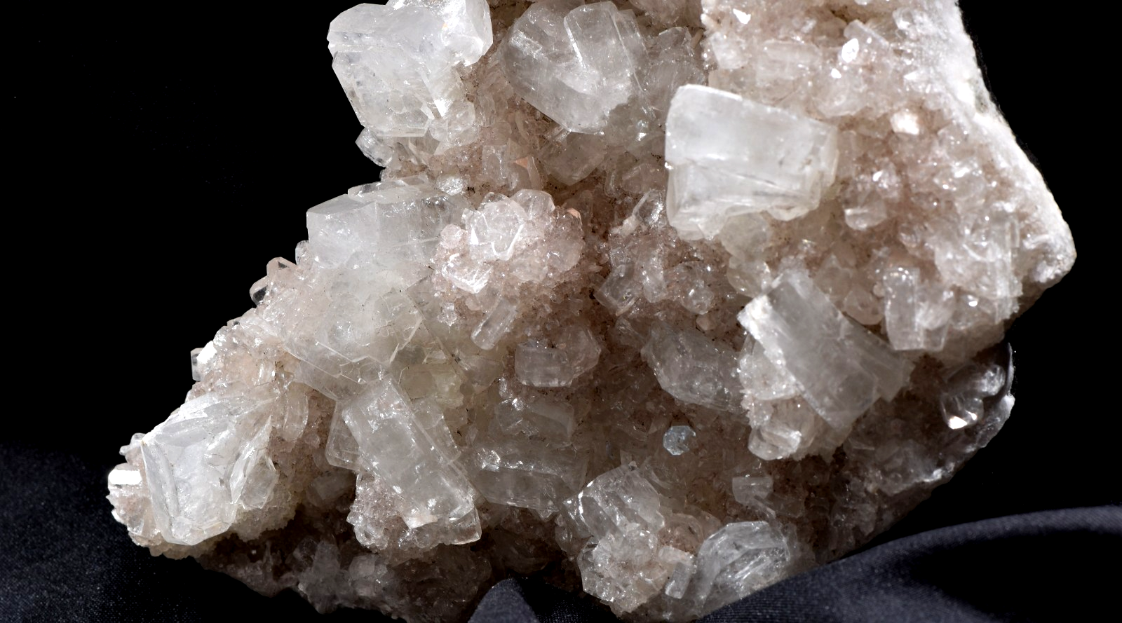 Apophyllite on grey quartz  base   psychic direction and guidance alter #1001