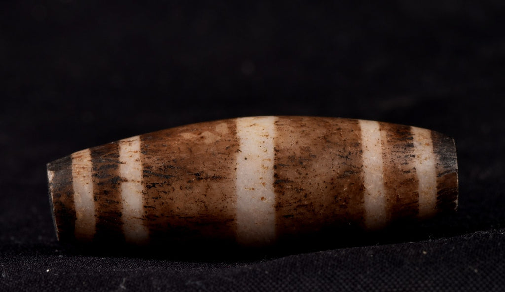 Mystic old pumtek  dzi/bhaisajyaguru/ ''evil eye'  bead with  reach patina #7797