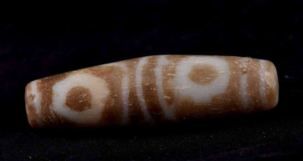 Mystic old pumtek  dzi/bhaisajyaguru/ ''evil eye'  bead with  reach patina #7803