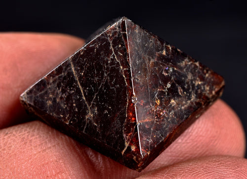 Garnet natural  juicy gem tiny  pyramid  passion courage shaman 7948