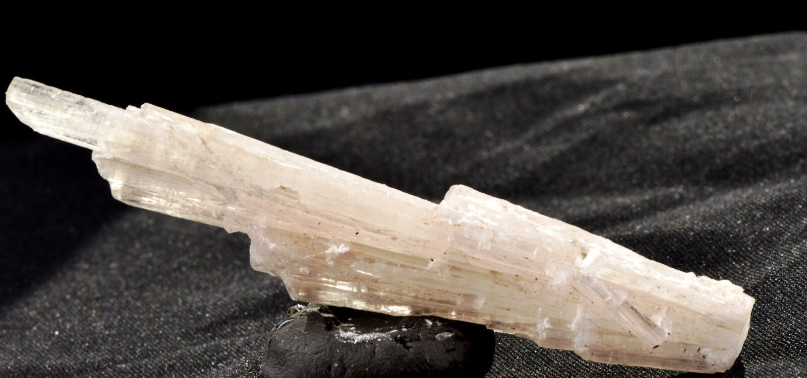 natrolite high energy healing  third eye meditation synergy 12 crystal  #7415