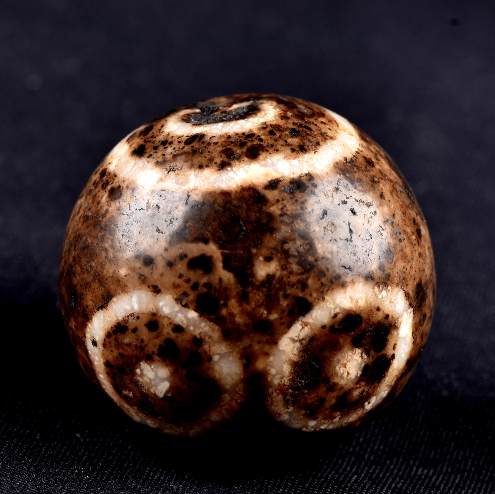 Mystic old pum tek  Sulemani  stone/dzi bead / bhaisajyaguru /medicene  man 8841