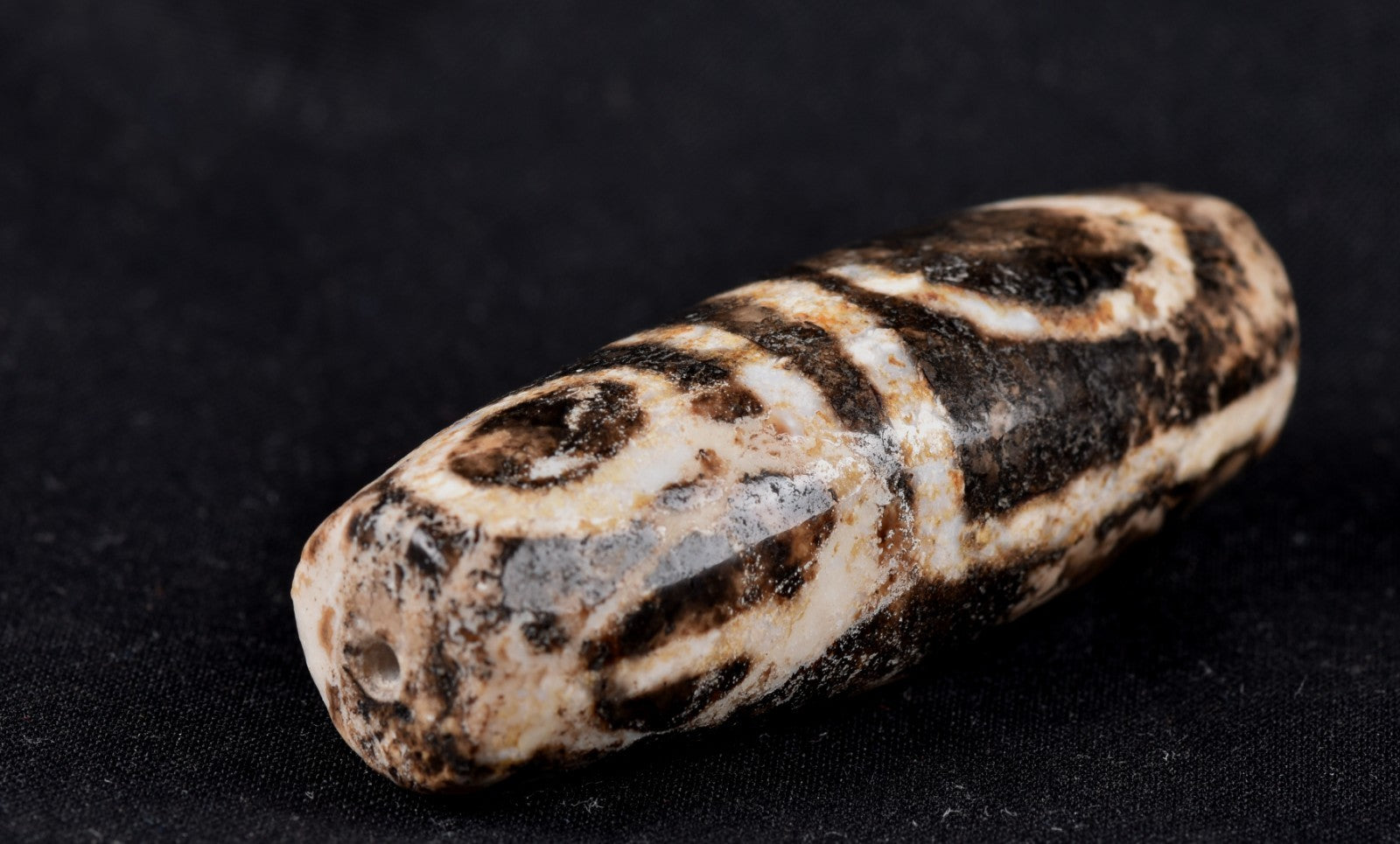 Mystic old pumtek  dzi/bhaisajyaguru/ ''evil eye'  bead with  reach patina #7805