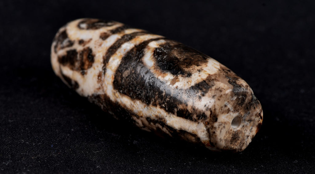 Mystic old pumtek  dzi/bhaisajyaguru/ ''evil eye'  bead with  reach patina #7805