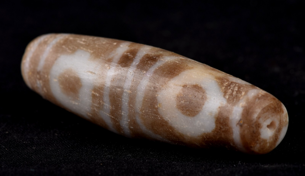 Mystic old pumtek  dzi/bhaisajyaguru/ ''evil eye'  bead with  reach patina #7803