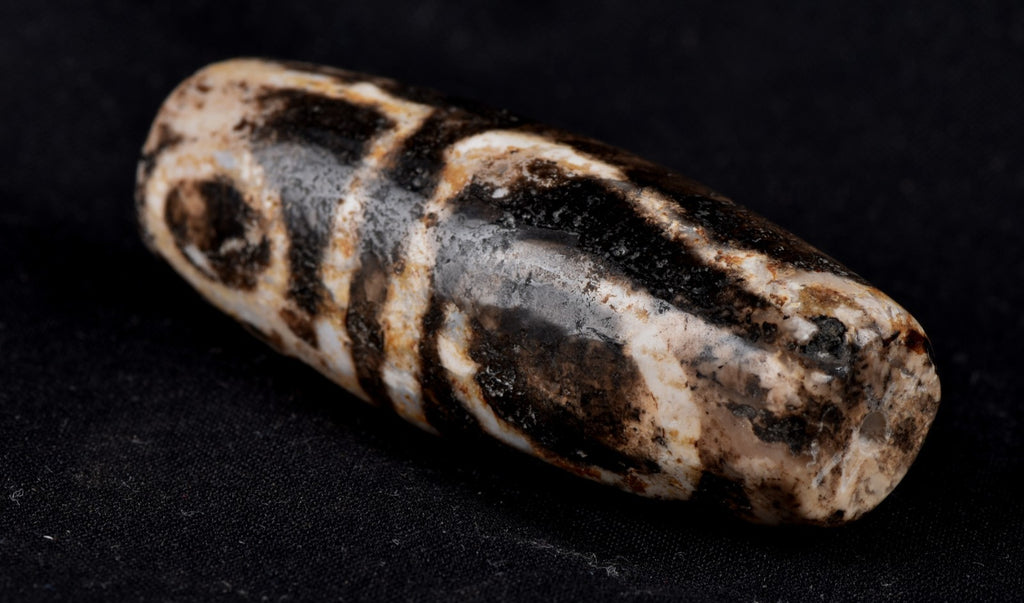 Mystic old pumtek  dzi/bhaisajyaguru/ ''evil eye'  bead with  reach patina #7805
