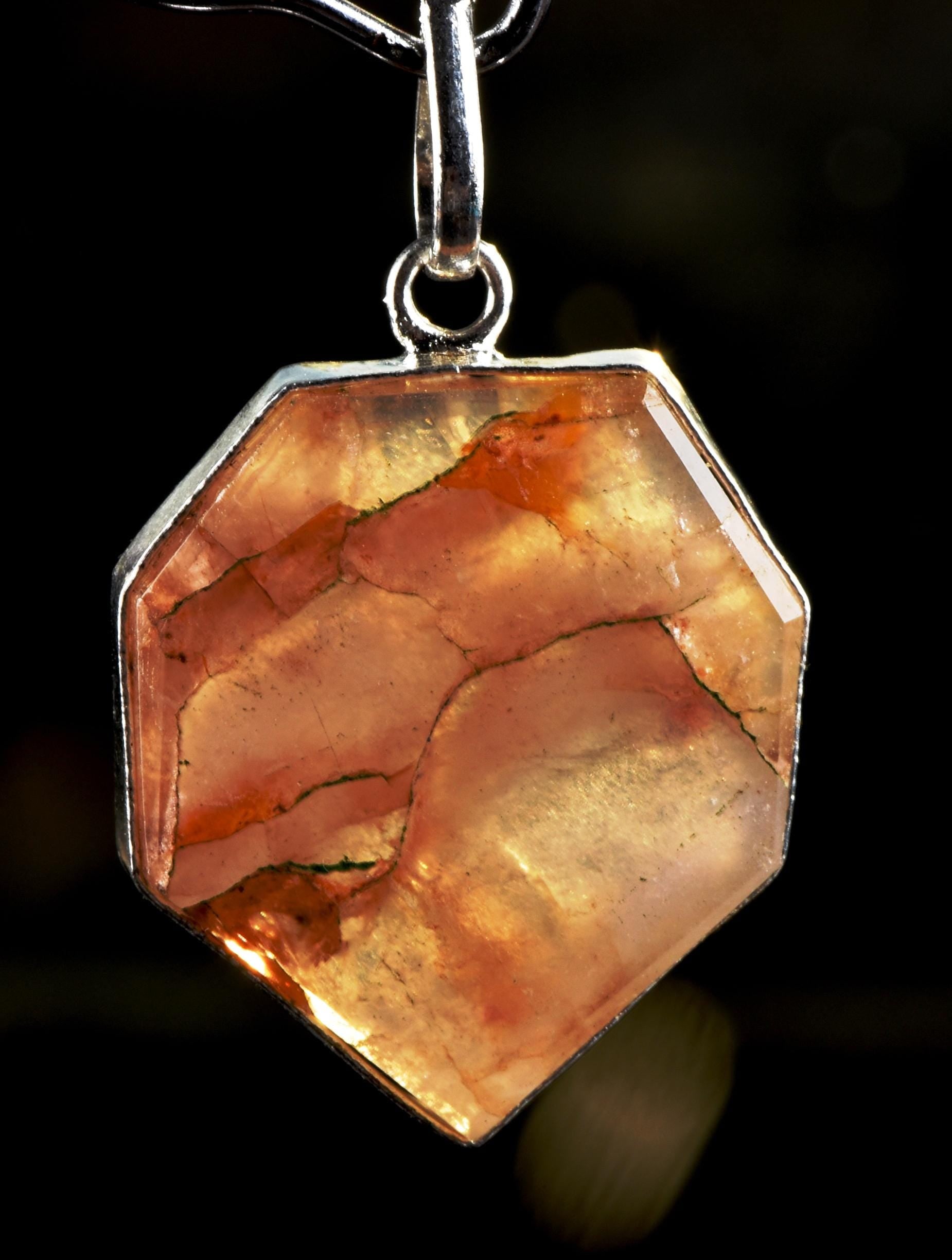 Himalayan red  agnitite  quartz  plate  pendant  supra mental manifestation  ''Himalayan wisdom''  7067