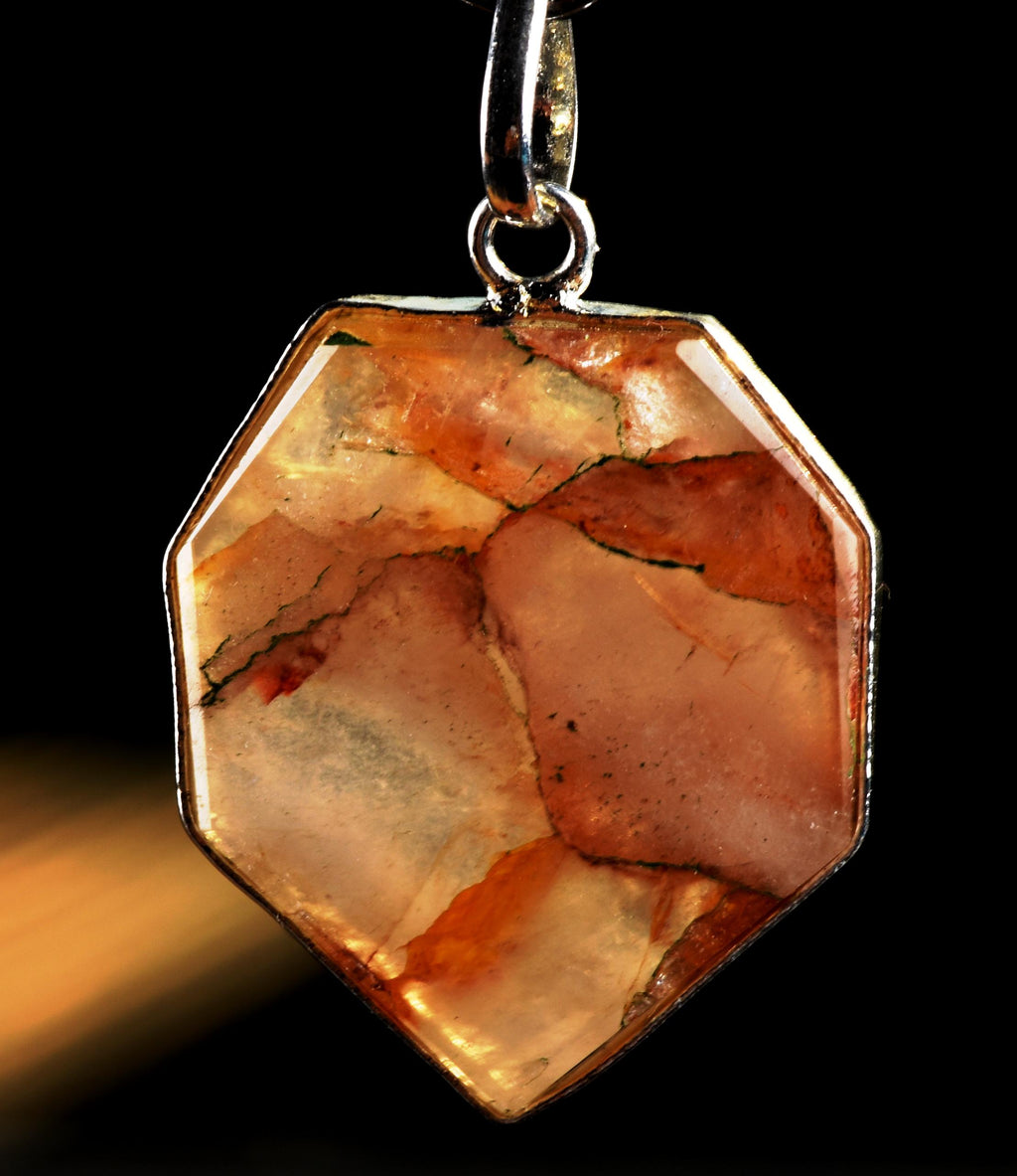 Himalayan red  agnitite  quartz  plate  pendant  supra mental manifestation  ''Himalayan wisdom''  7067