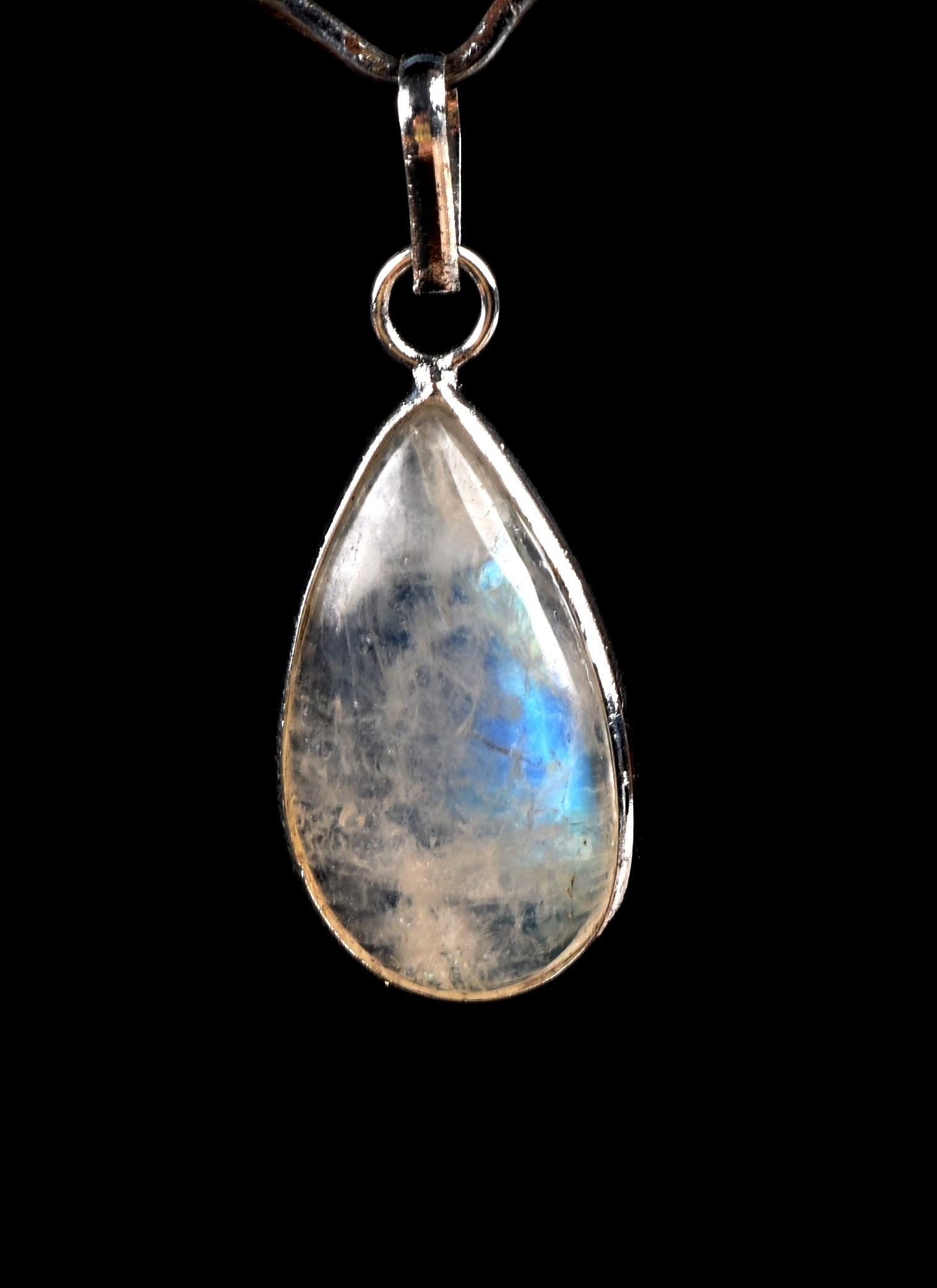 Moon stone  pendant  achieve inner growth and strength.  7737