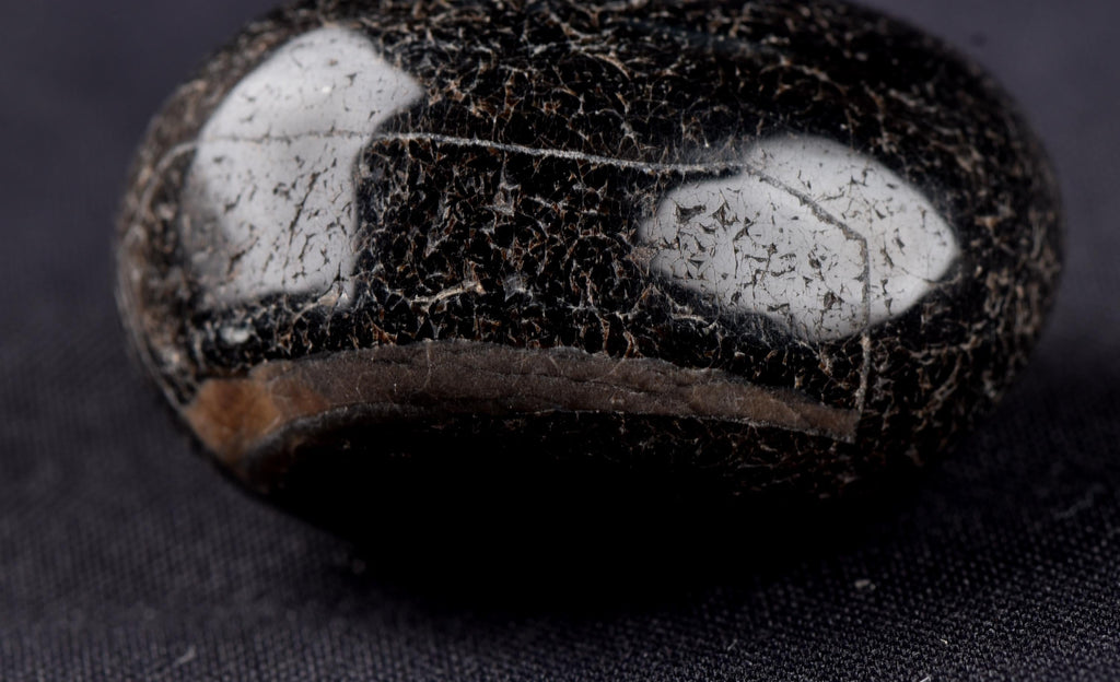 Mystic old  black Sulemani  stone/dzi  / bhaisajyaguru  shaman protection reach patina  #8036