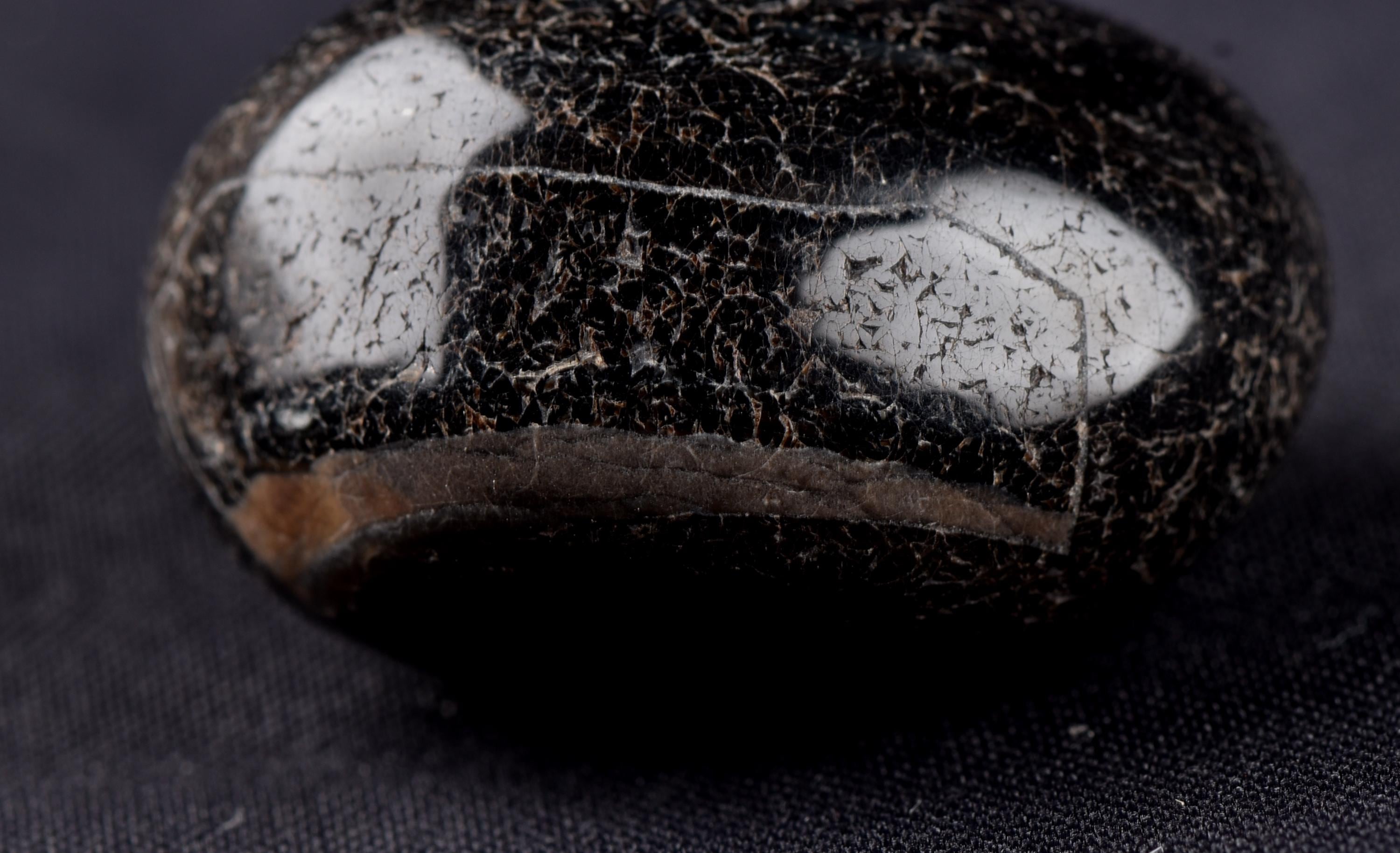 Mystic old  black Sulemani  stone/dzi  / bhaisajyaguru  shaman protection reach patina  #8036