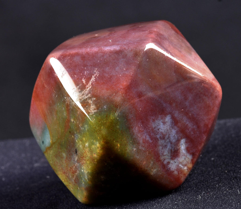 Blood stone  hexagonal  energy and strength ,constant energy flows    grounding negative energy and cleansing the body  7526