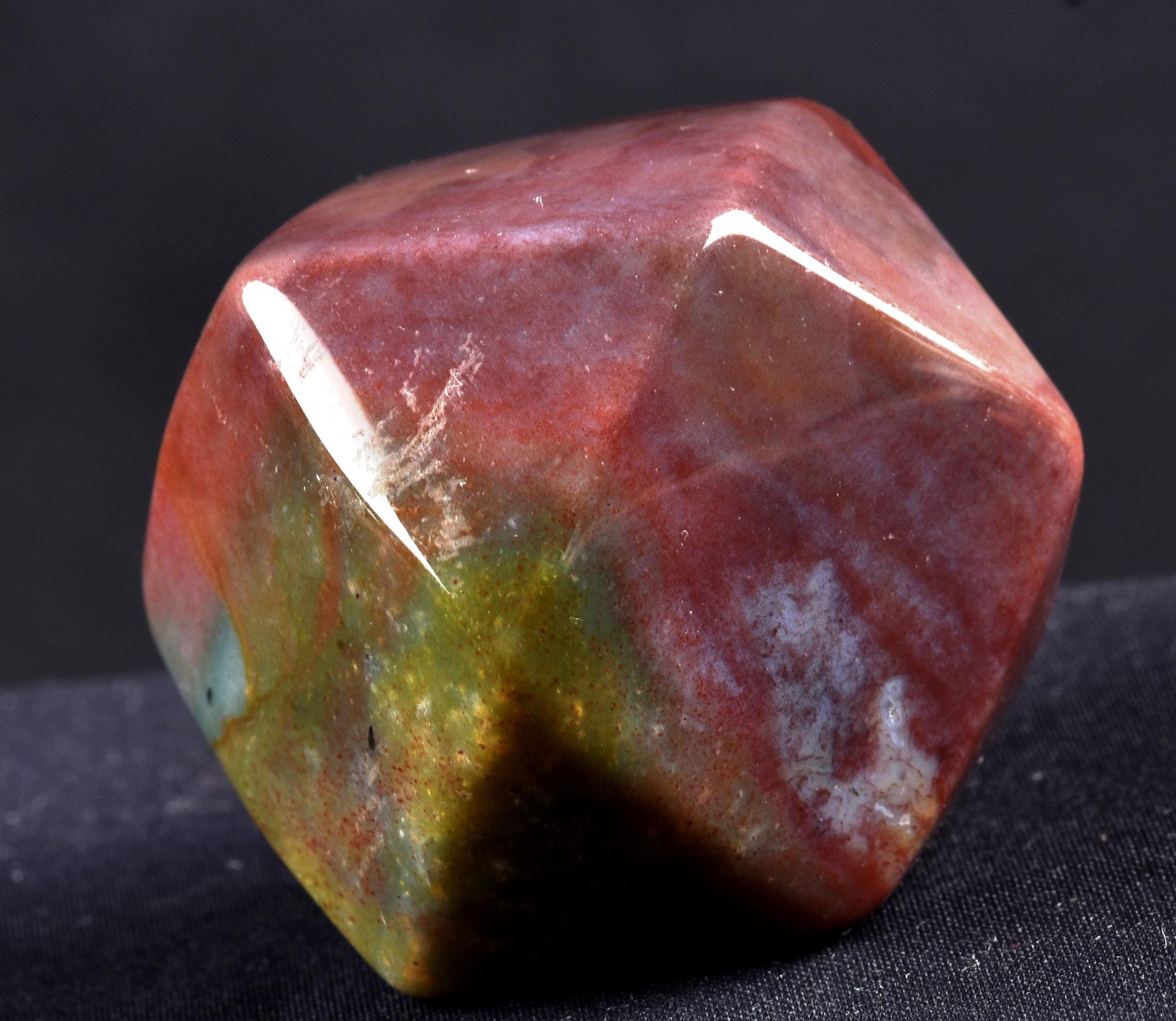 Blood stone  hexagonal  energy and strength ,constant energy flows    grounding negative energy and cleansing the body  7526