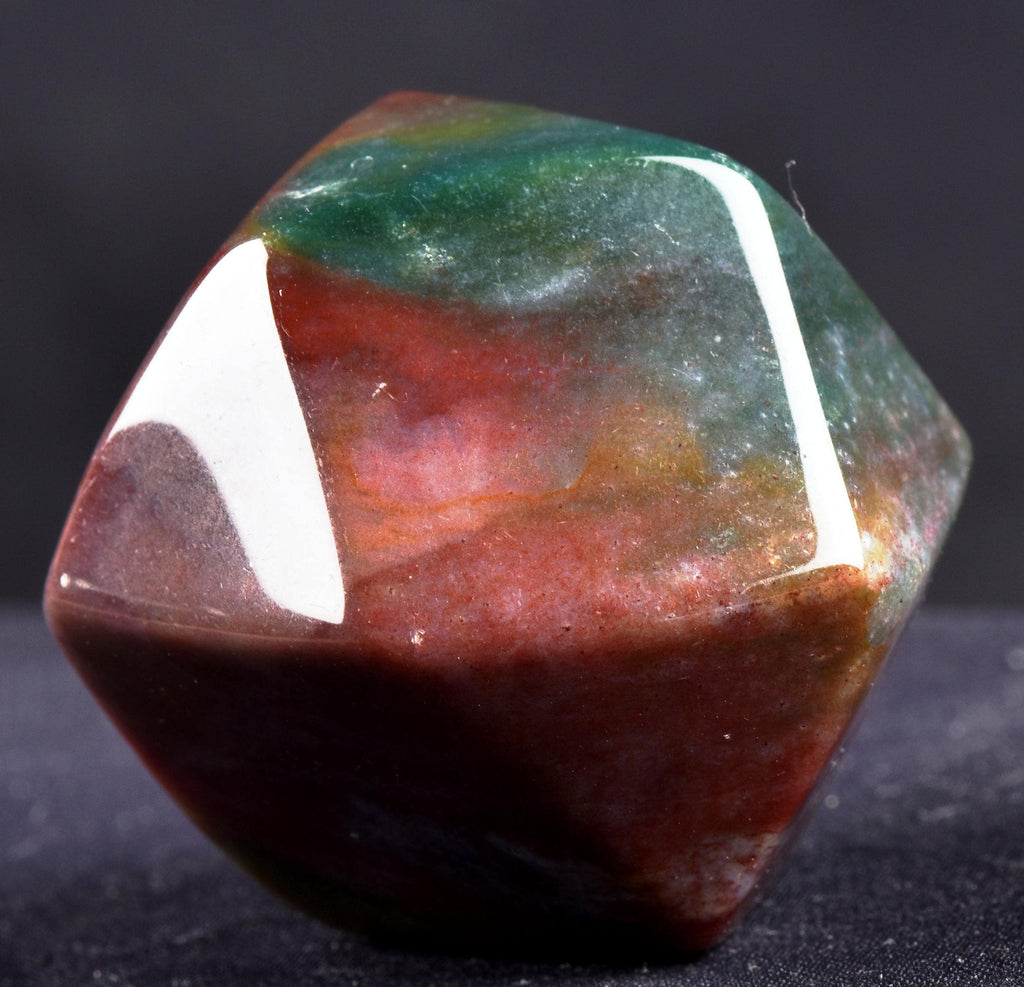 Blood stone  hexagonal  energy and strength ,constant energy flows    grounding negative energy and cleansing the body  7526