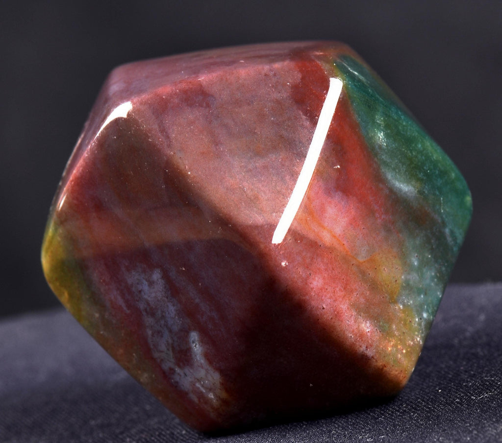 Blood stone  hexagonal  energy and strength ,constant energy flows    grounding negative energy and cleansing the body  7526