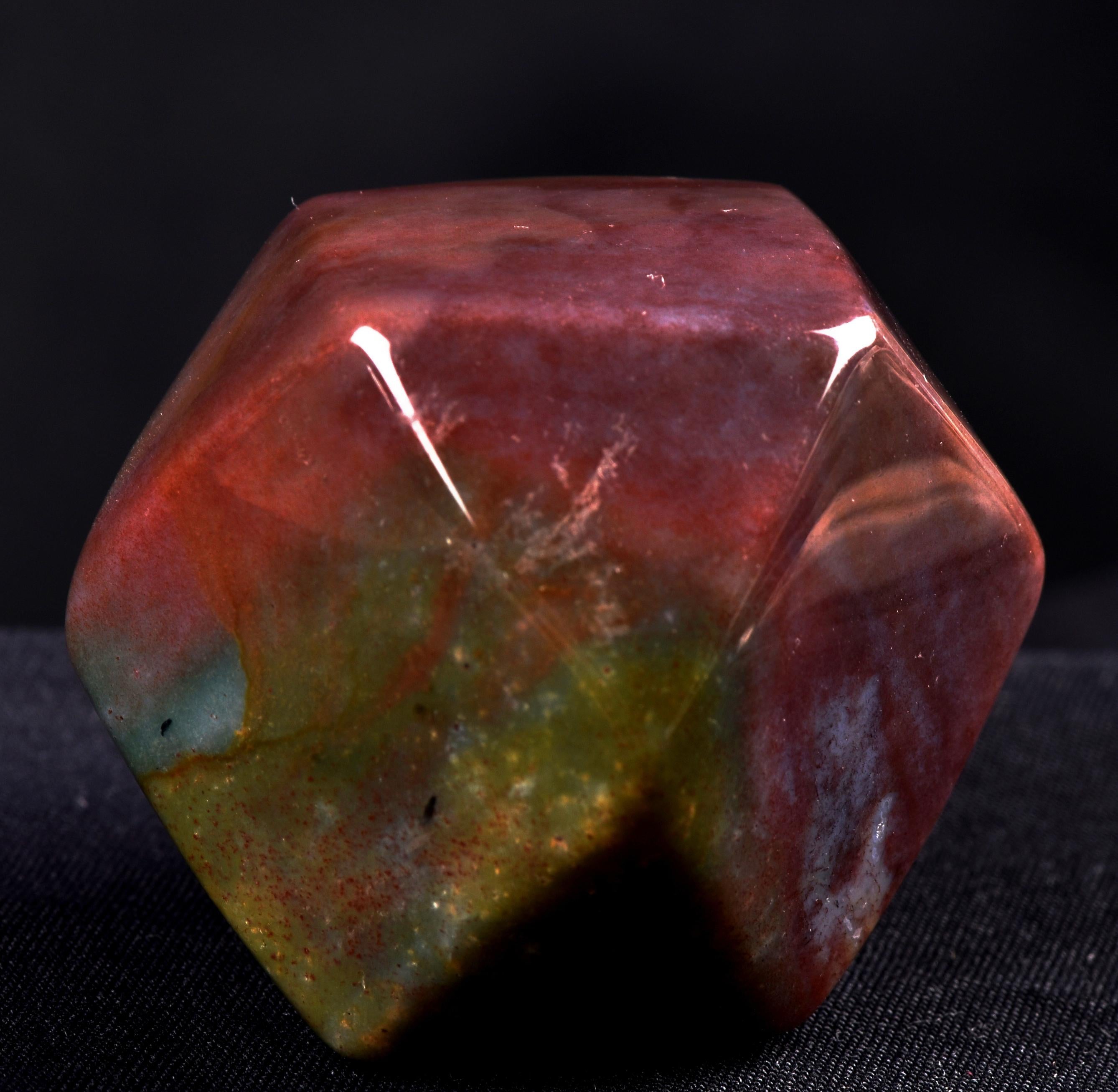 Blood stone  hexagonal  energy and strength ,constant energy flows    grounding negative energy and cleansing the body  7526