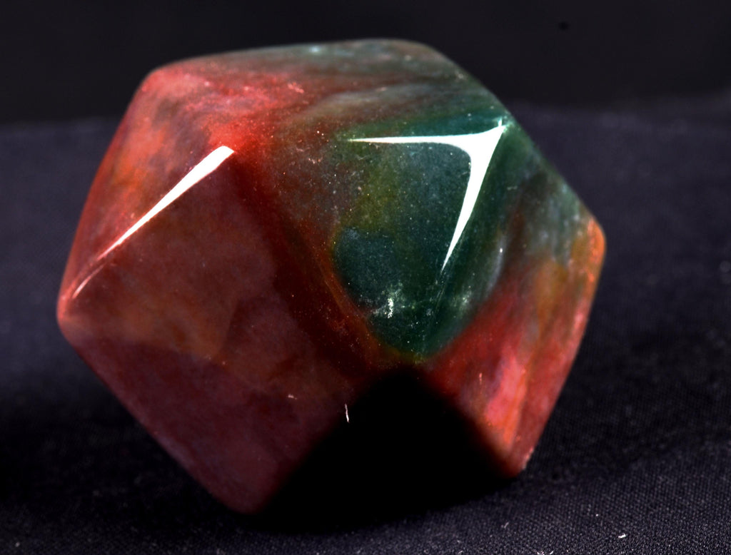 Blood stone  hexagonal  energy and strength ,constant energy flows    grounding negative energy and cleansing the body  7526