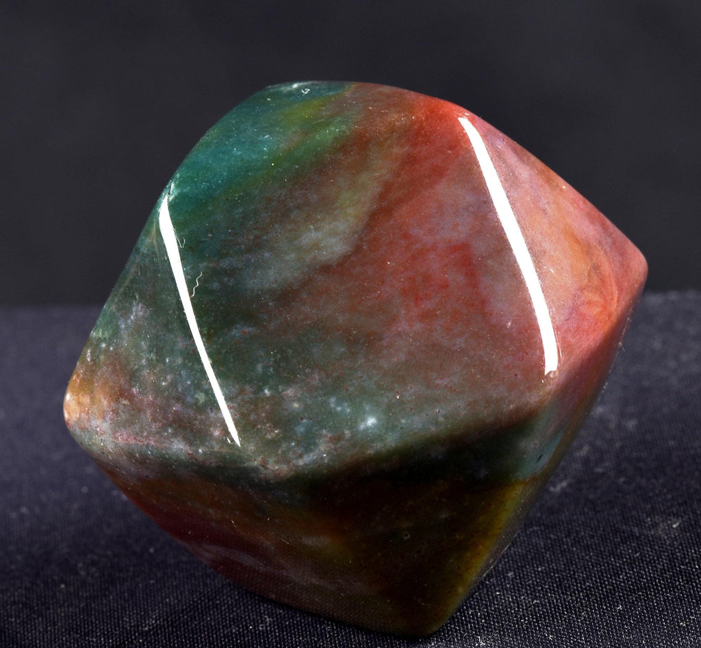 Blood stone  hexagonal  energy and strength ,constant energy flows    grounding negative energy and cleansing the body  7526