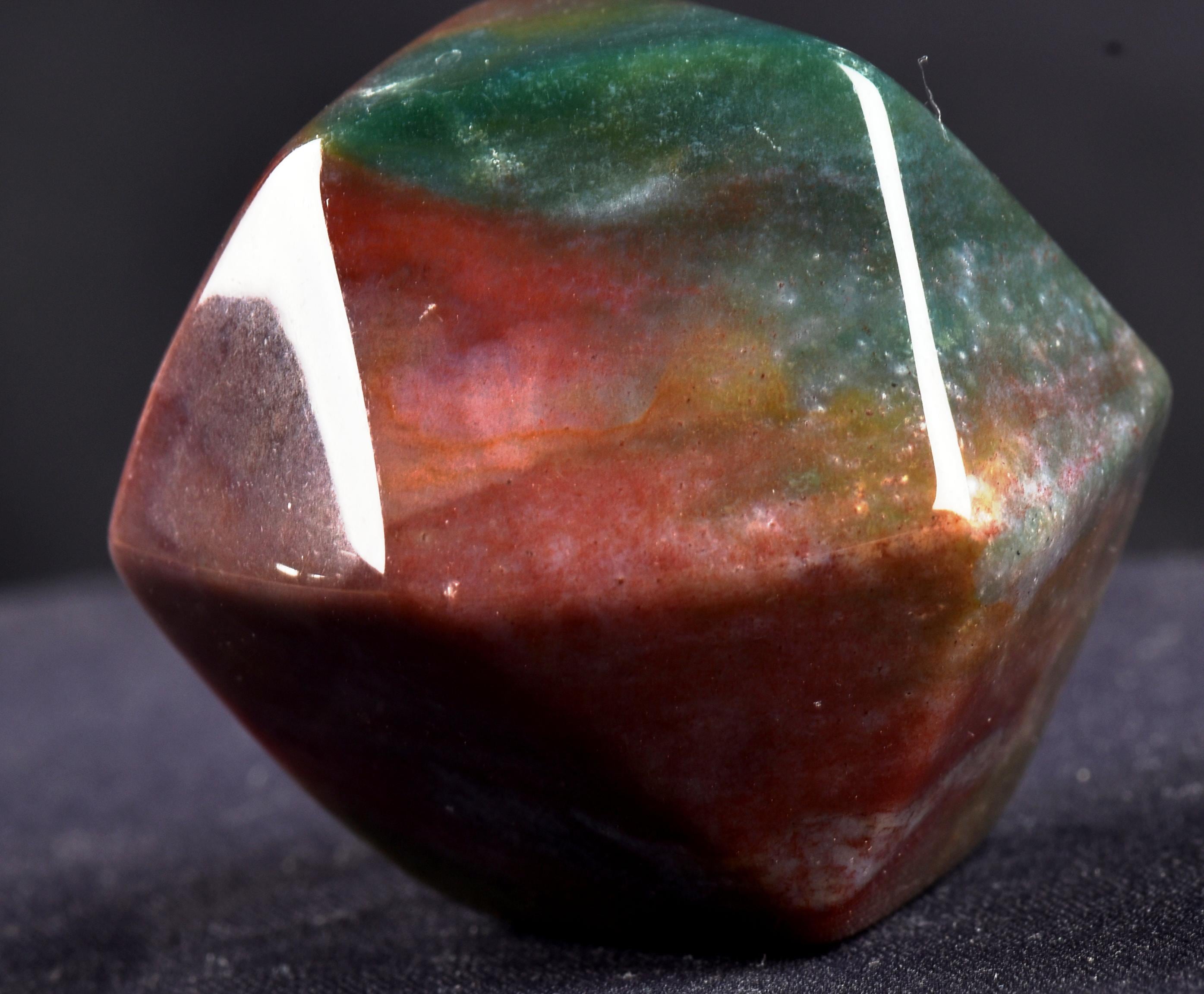 Blood stone  hexagonal  energy and strength ,constant energy flows    grounding negative energy and cleansing the body  7526