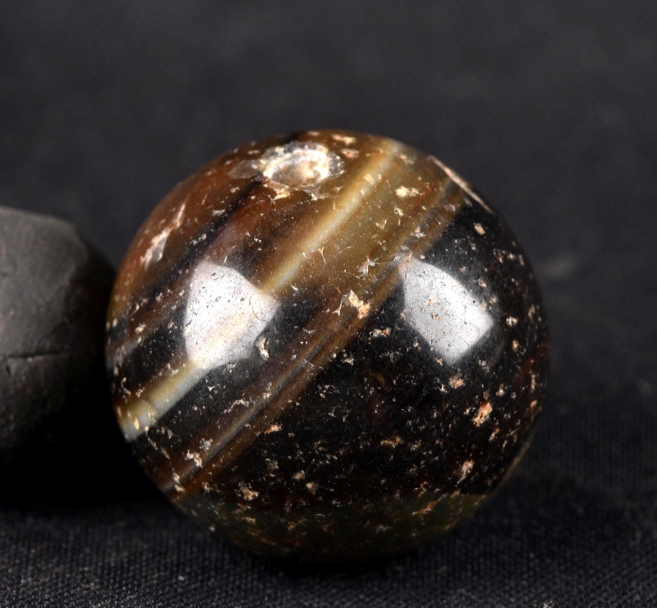 Mystic old  Sulemani  stone/dzi bead / bhaisajyaguru  shaman protection reach patina  #7807