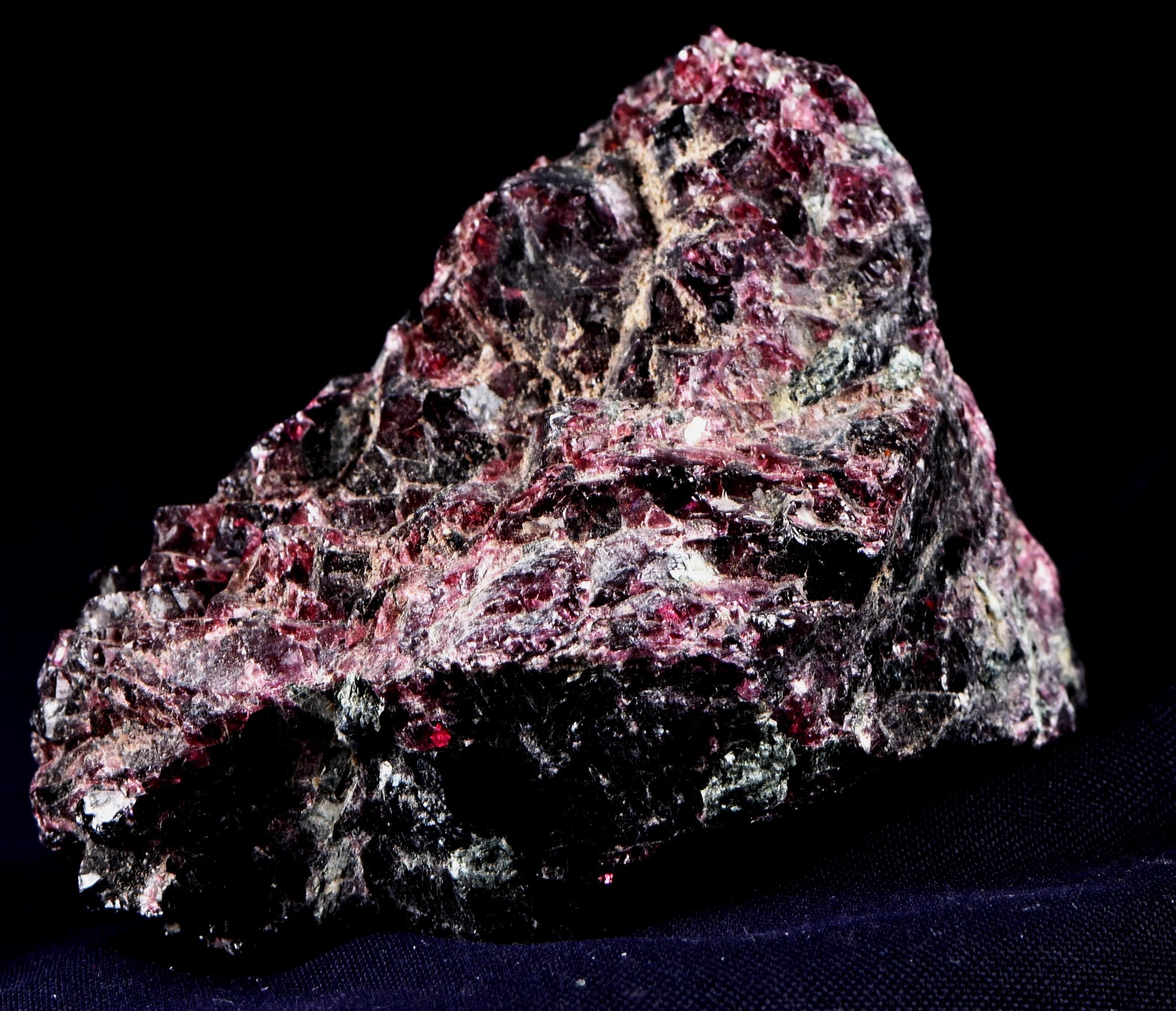 Garnet natural  juicy gem free form passion courage  # 8174