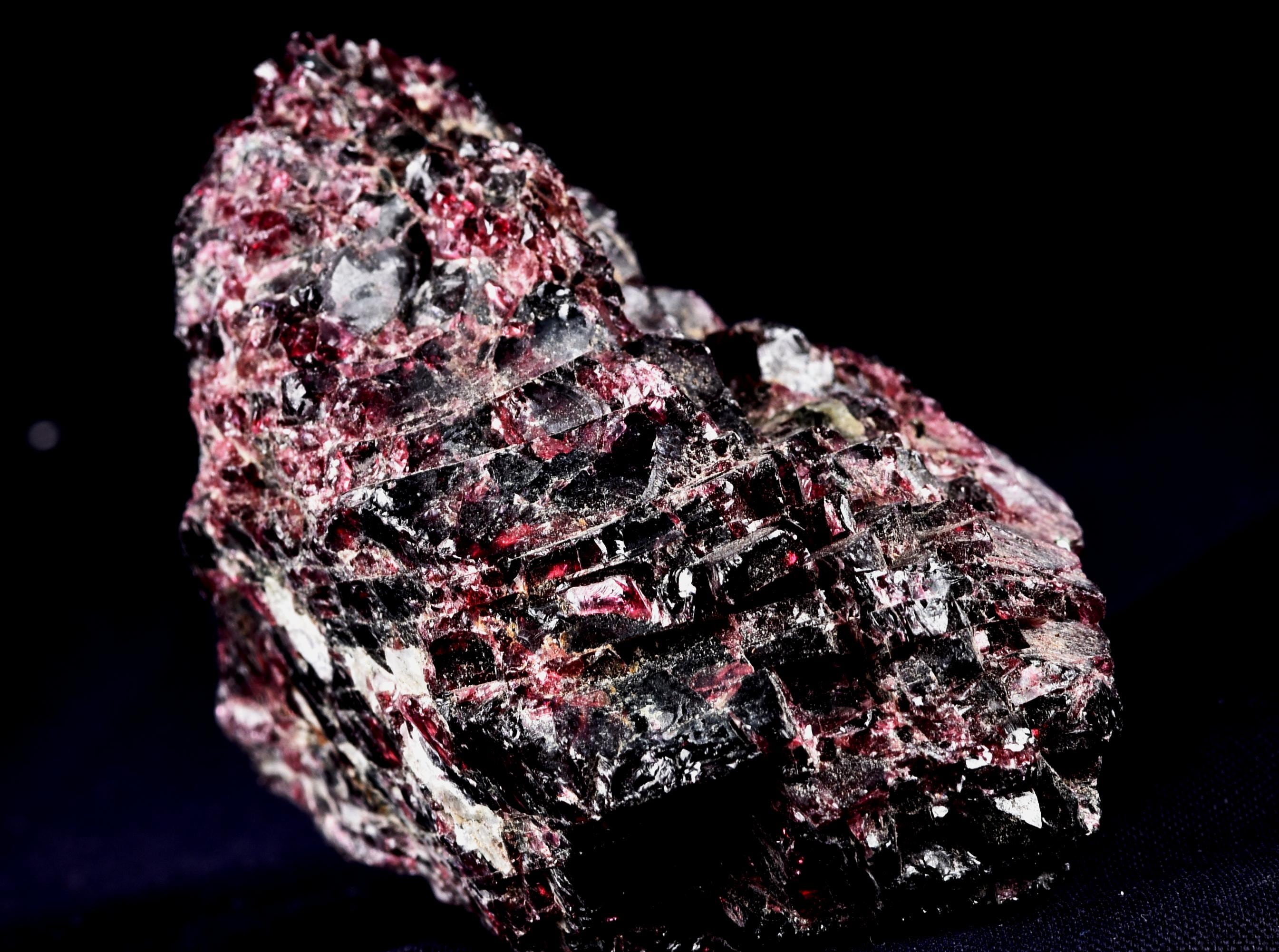 Garnet natural  juicy gem free form passion courage  # 8174