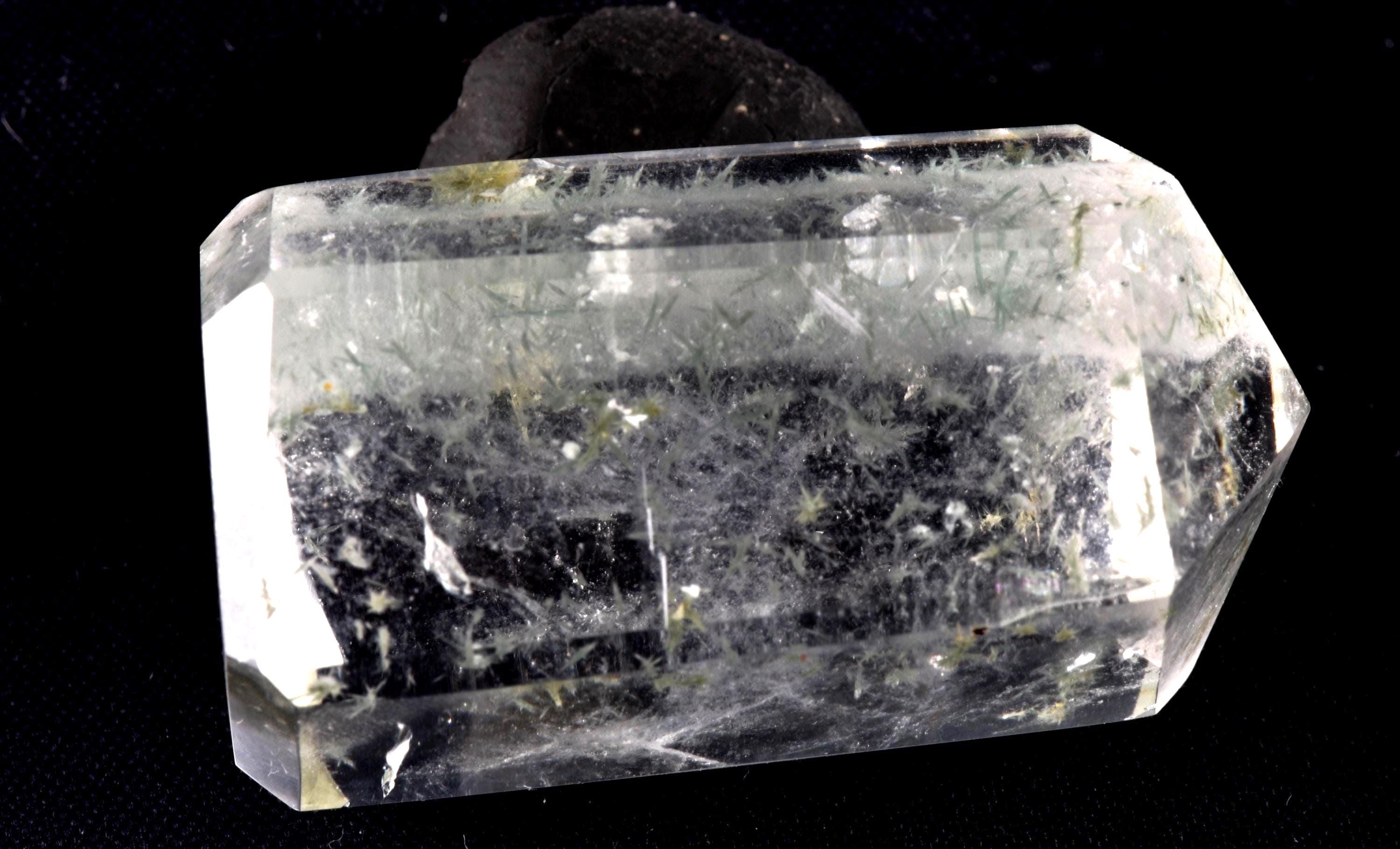 Himalayan green chlorite rutile  flower  purifying, detoxifying cleanse the aura, chakras and energy meridians  Himalayan wisdom   6873