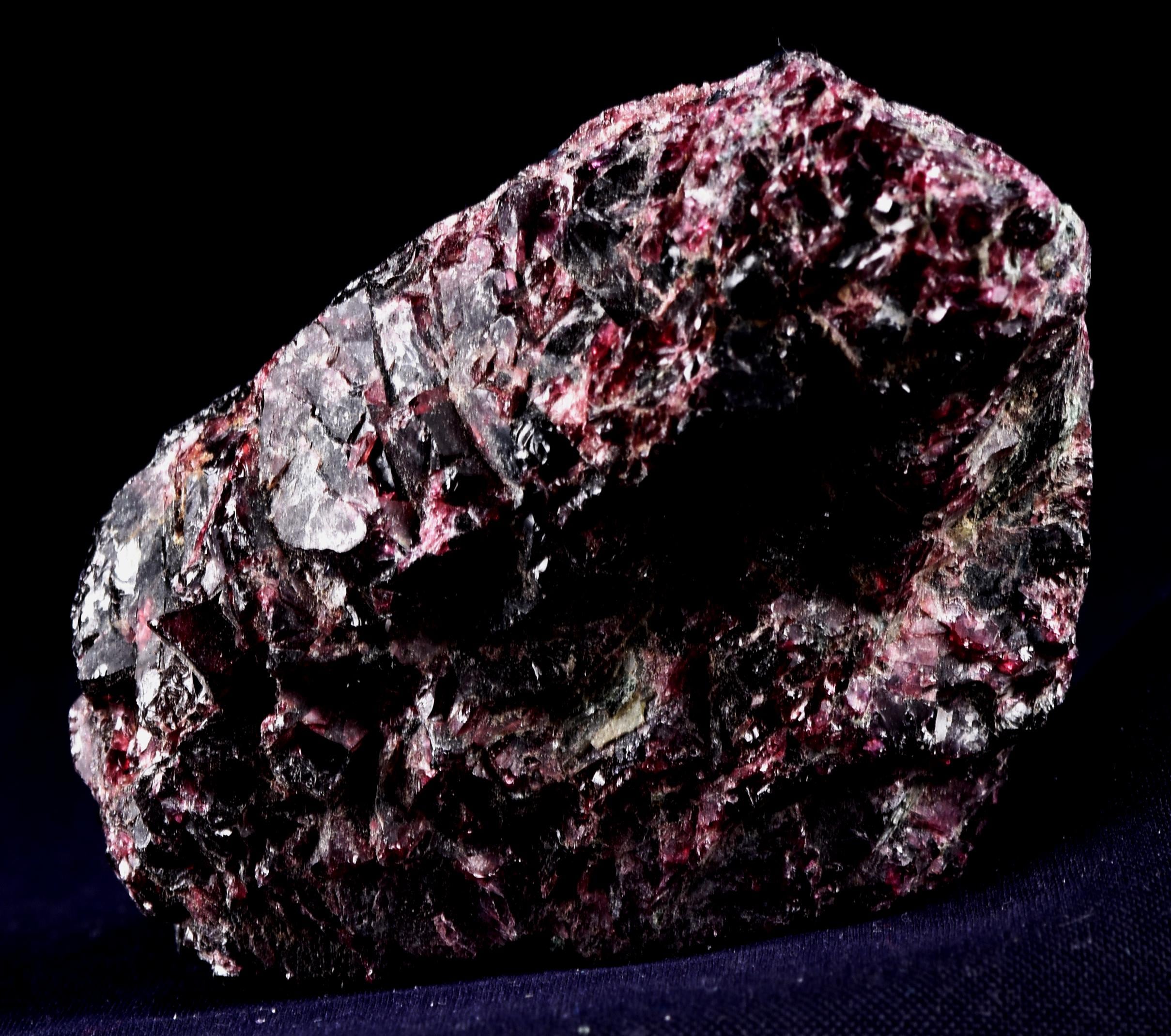 Garnet natural  juicy gem free form passion courage  # 8174