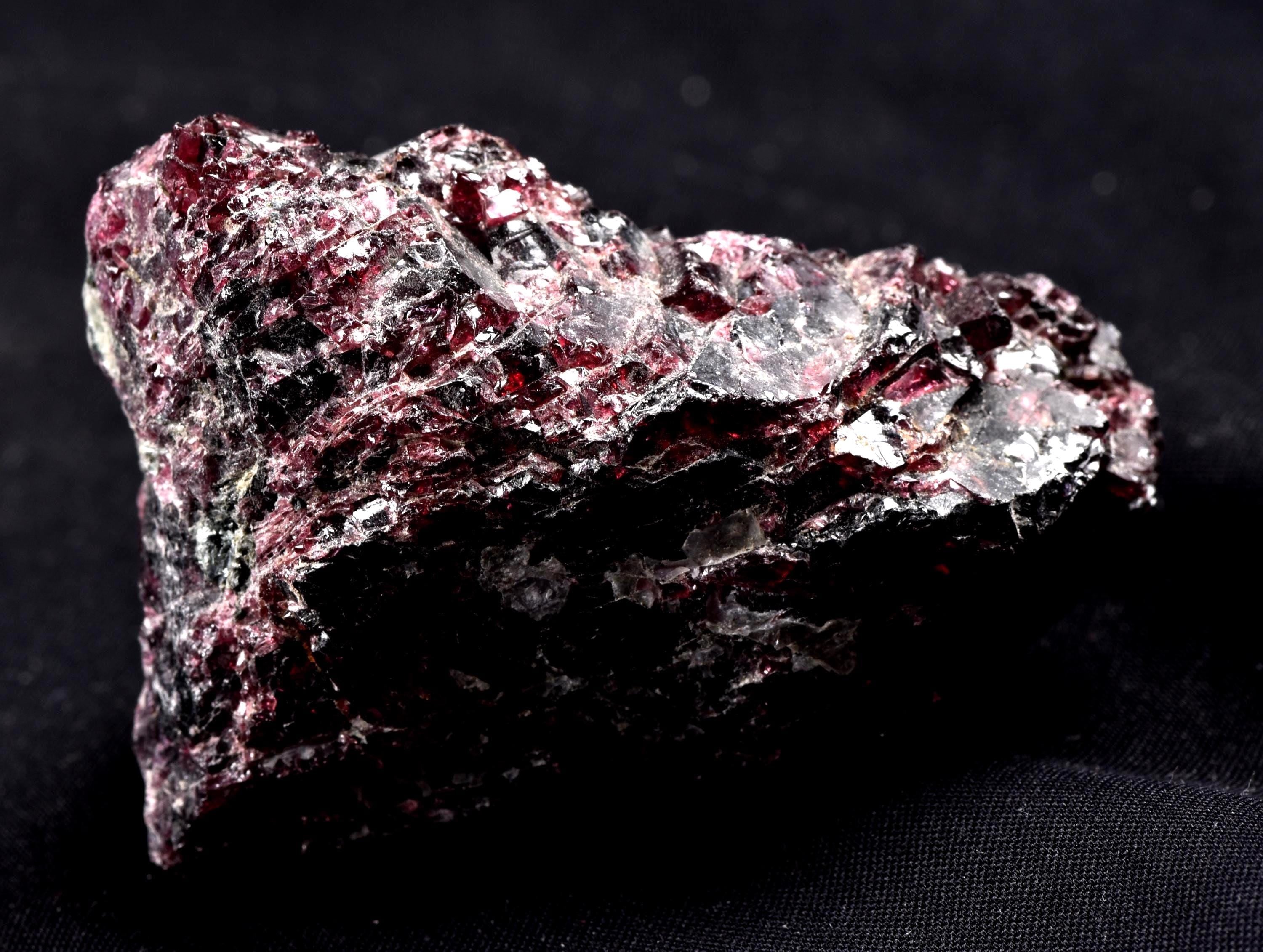 Garnet natural  juicy gem free form passion courage  # 8174