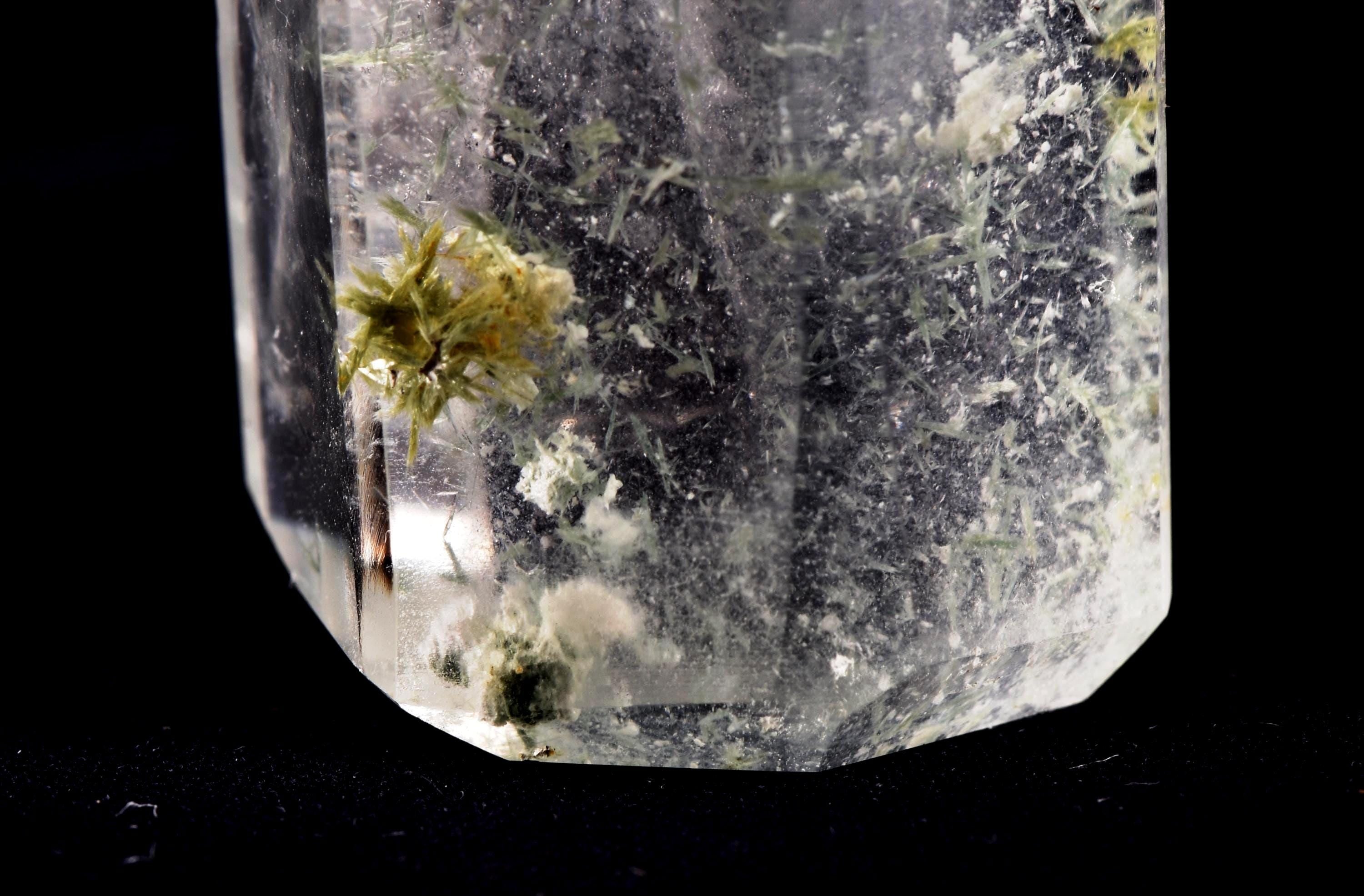 Himalayan green chlorite rutile  flower  purifying, detoxifying cleanse the aura, chakras and energy meridians  Himalayan wisdom   6873