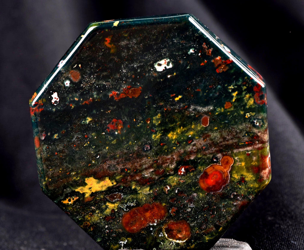 Blood stone  energy and strength ,constant energy flows    grounding negative energy and cleansing the body  8228