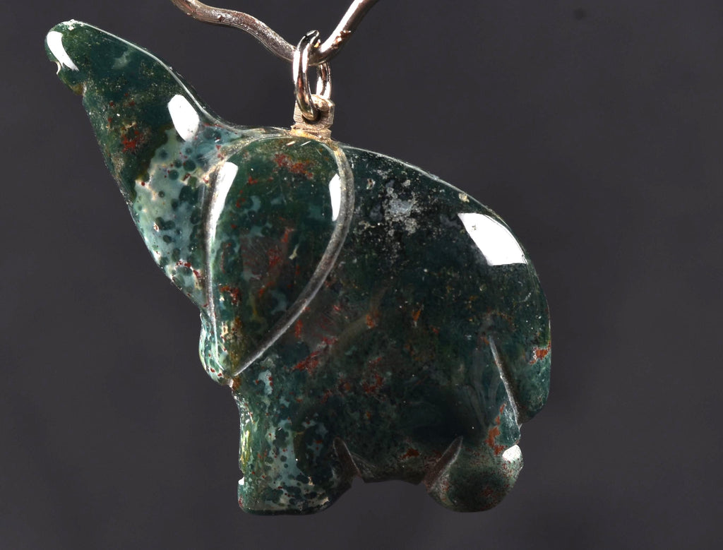 Blood stone elephant  pendant high   energy  ,constant energy flows    grounding negative energy and cleansing the body  8219