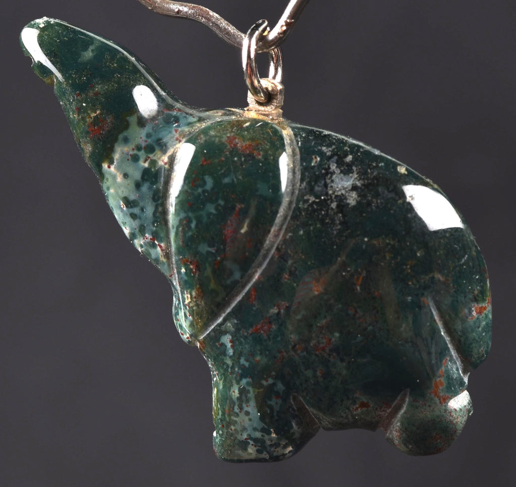 Blood stone elephant  pendant high   energy  ,constant energy flows    grounding negative energy and cleansing the body  8219