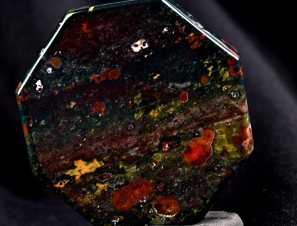 Blood stone  energy and strength ,constant energy flows    grounding negative energy and cleansing the body  8228